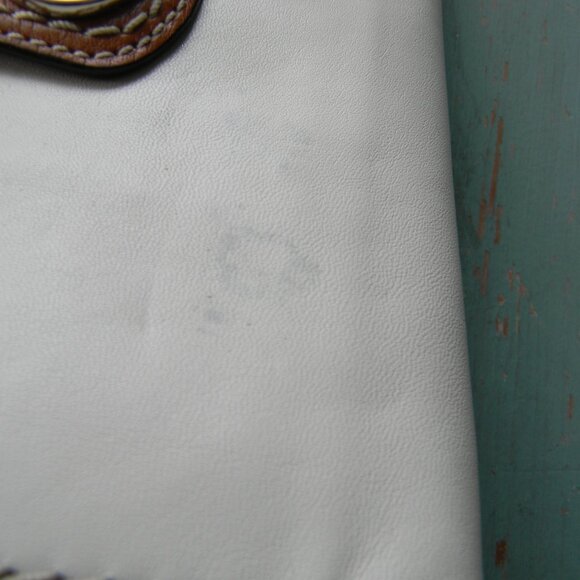 COACH CREAM LEATHER TAN TRIM TURNLOCK LARGE CLUTCH WALLET - Picture 4 of 8